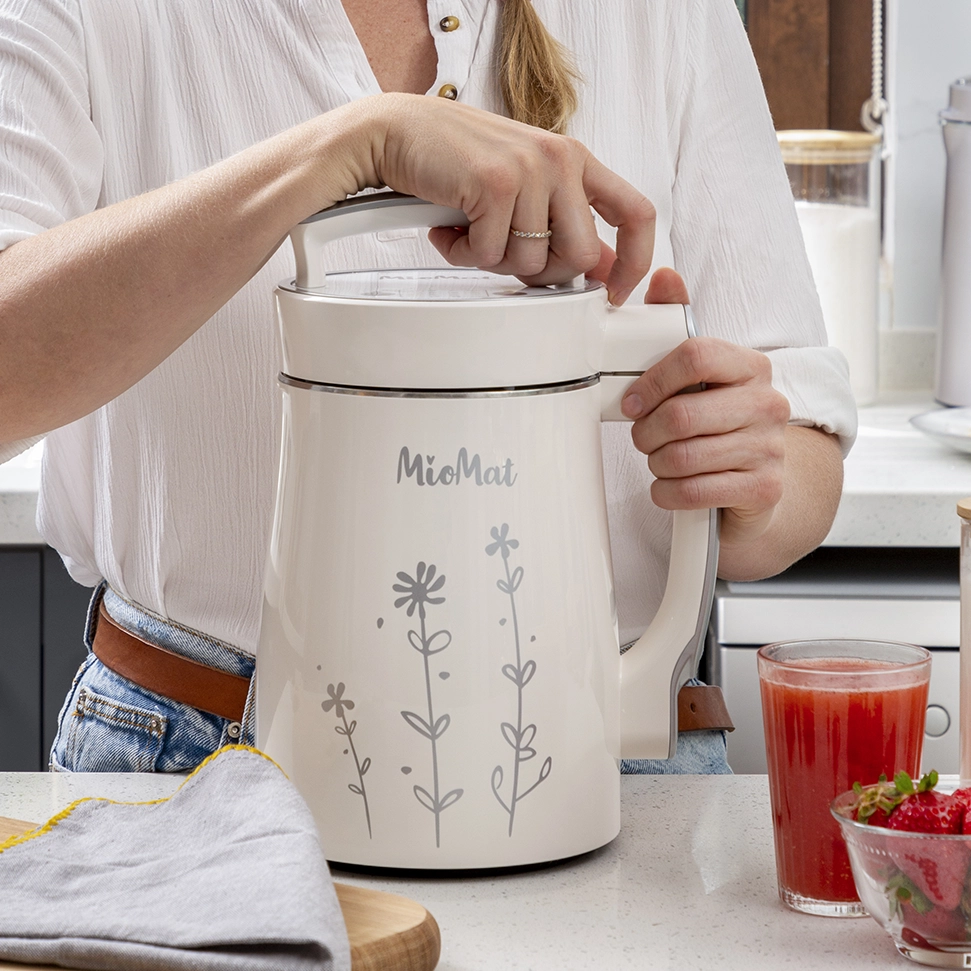 MioMat Woman operating MioMat